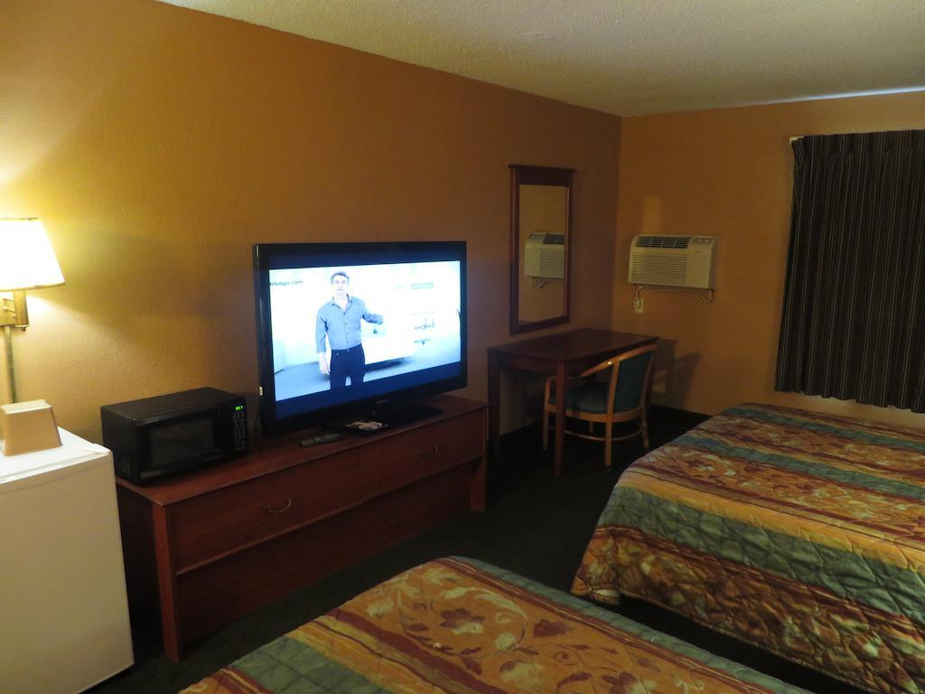 Riverside Suites North Mankato Room photo