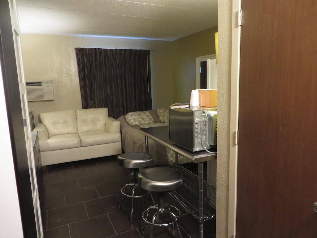 Riverside Suites North Mankato Room photo