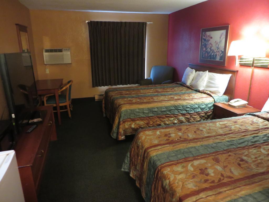 Riverside Suites North Mankato Room photo
