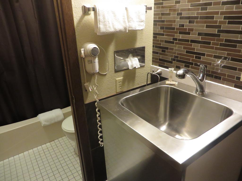 Riverside Suites North Mankato Room photo